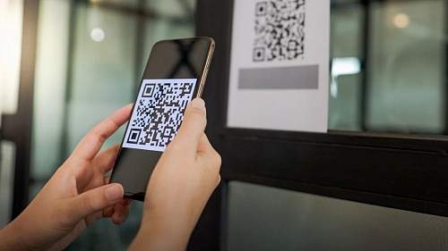 ЦБ сообщил о мошеннической схеме с QR-кодами в общественных местах